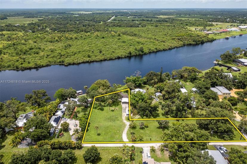 Picture of 2030 Fort Denaud Rd, La Belle FL 33935