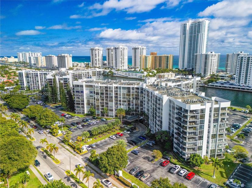 Picture of 800 Parkview Dr # 409, Hallandale Beach FL 33009