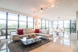 Picture of 800 Parkview Dr # 409, Hallandale Beach, FL 33009