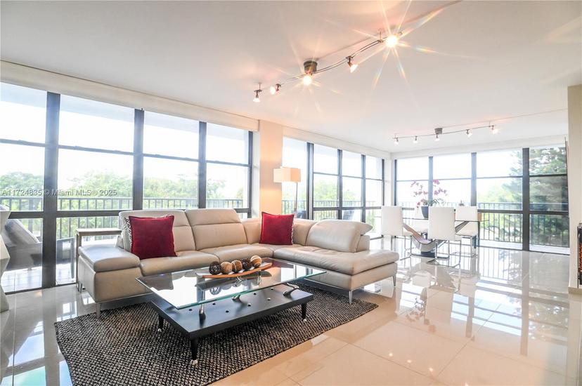 Picture of 800 Parkview Dr # 409, Hallandale Beach FL 33009