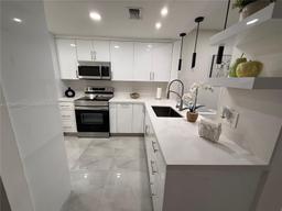 Picture of 9950 NW 13Th Ct # 49, Pembroke Pines, FL 33024