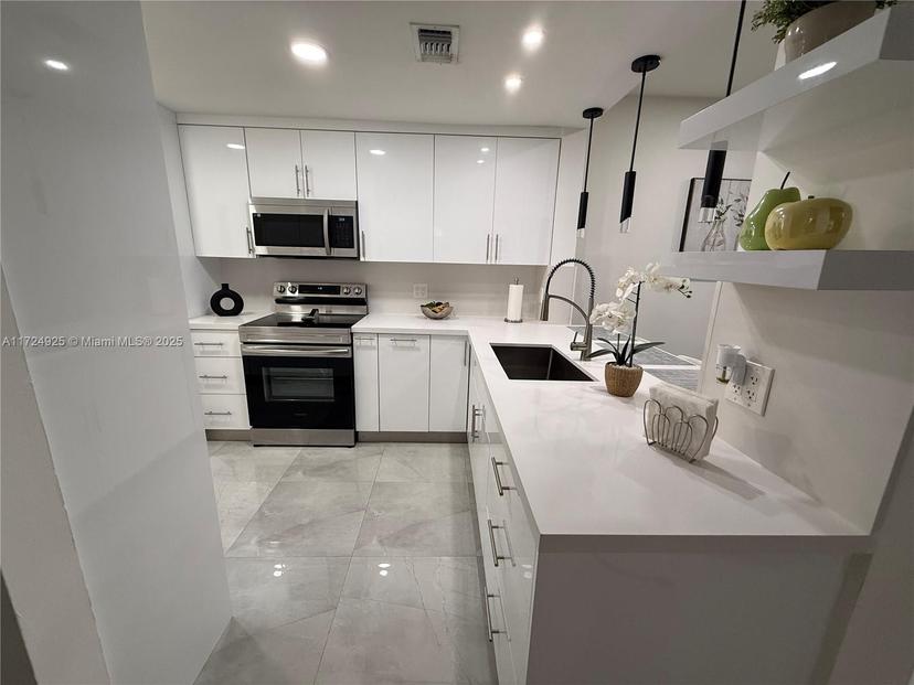 Picture of 9950 NW 13Th Ct # 49, Pembroke Pines FL 33024