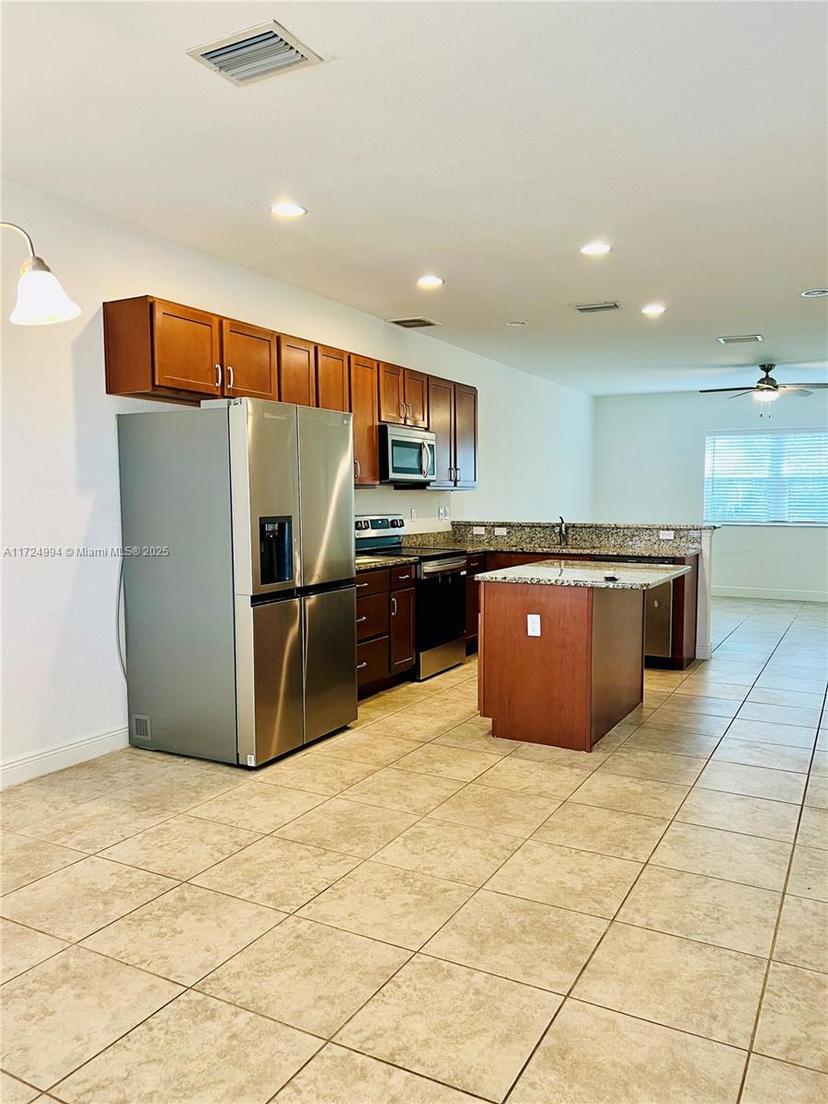 Picture of 977 NE Trailside Run, Port St. Lucie FL 34983