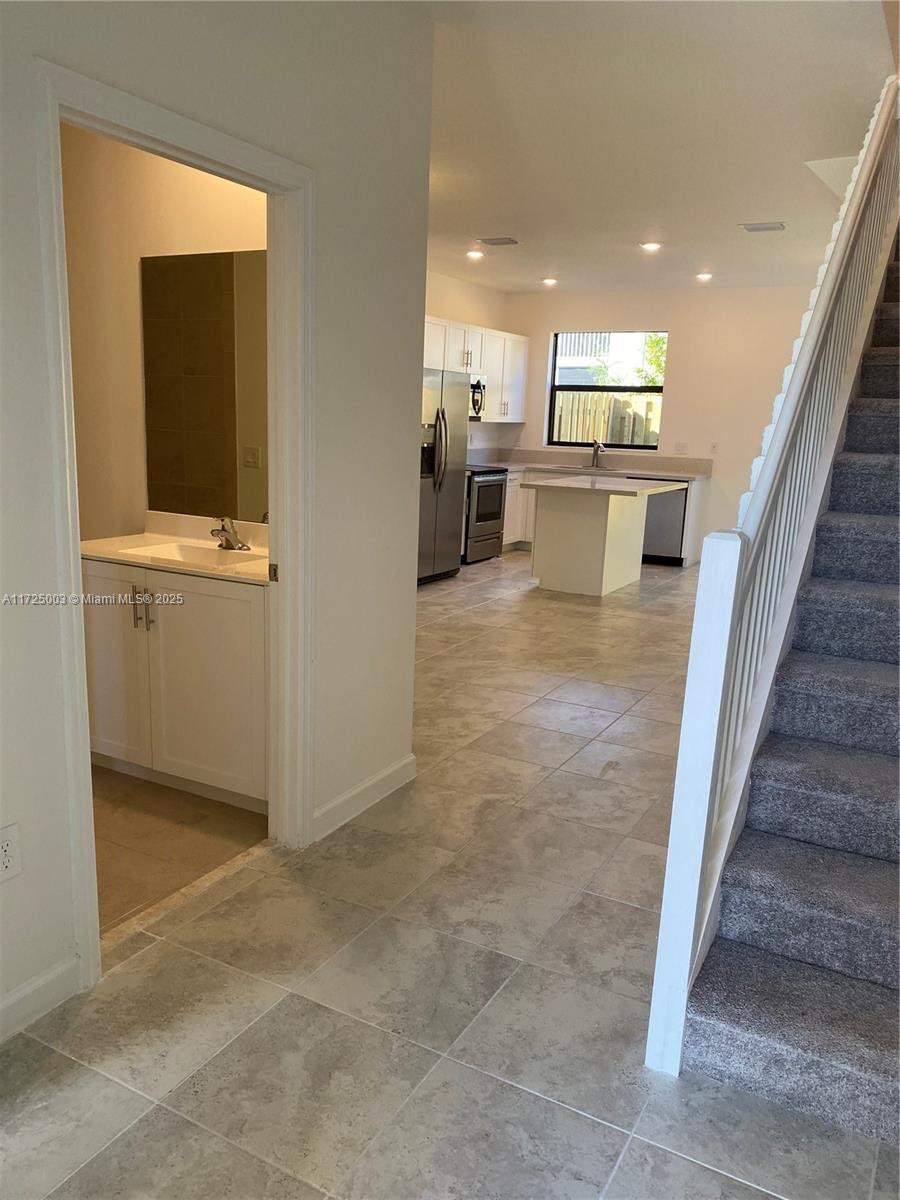 Picture of 383 NE 208Th Ter, Miami, FL 33179