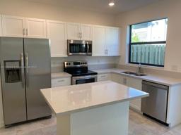 Picture of 383 NE 208Th Ter, Miami, FL 33179