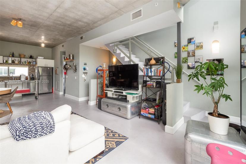 Picture of 721 SE 12Th Ct # 4, Fort Lauderdale FL 33316