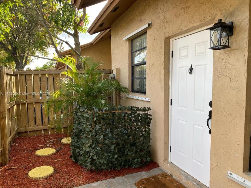 Picture of 18960 NW 67Th Pl # 0, Hialeah FL 33015