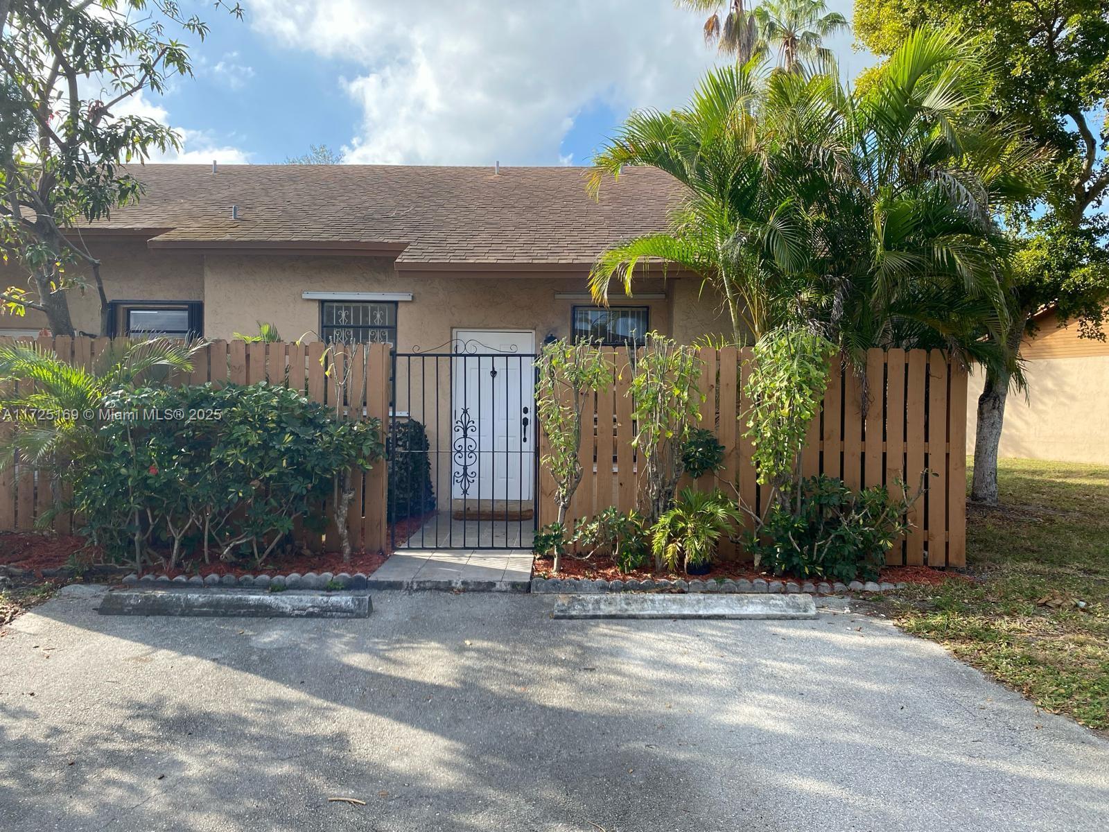 Picture of 18960 NW 67Th Pl # 0, Hialeah, FL 33015