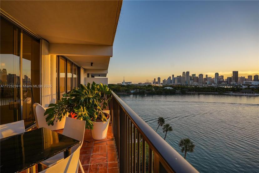 Picture of 1000 Venetian Way # 706, Miami FL 33139