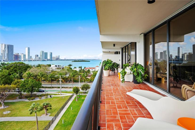 Picture of 1000 Venetian Way # 706, Miami FL 33139