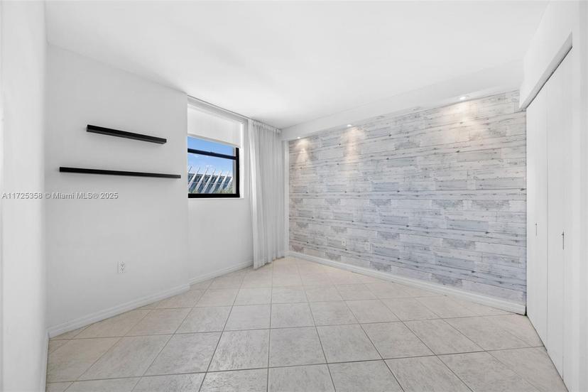 Picture of 1775 Washington Ave # 4G, Miami Beach FL 33139