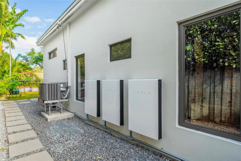 Picture of 735 NE 111Th St, Biscayne Park FL 33161