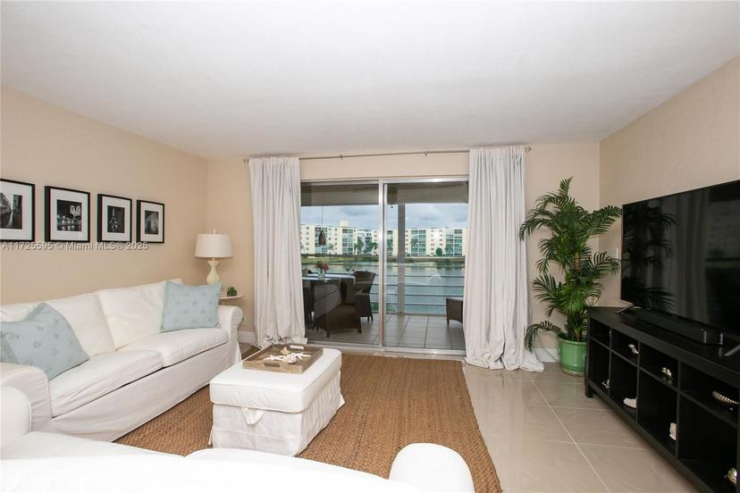 Picture of 141 SE 3Rd Ave # 306, Dania Beach FL 33004