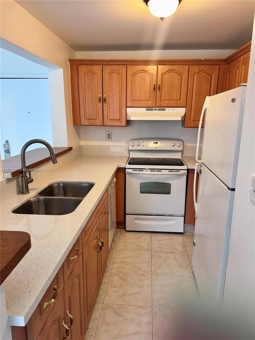Picture of 9678 Fontainebleau Blvd # 111, Miami FL 33172
