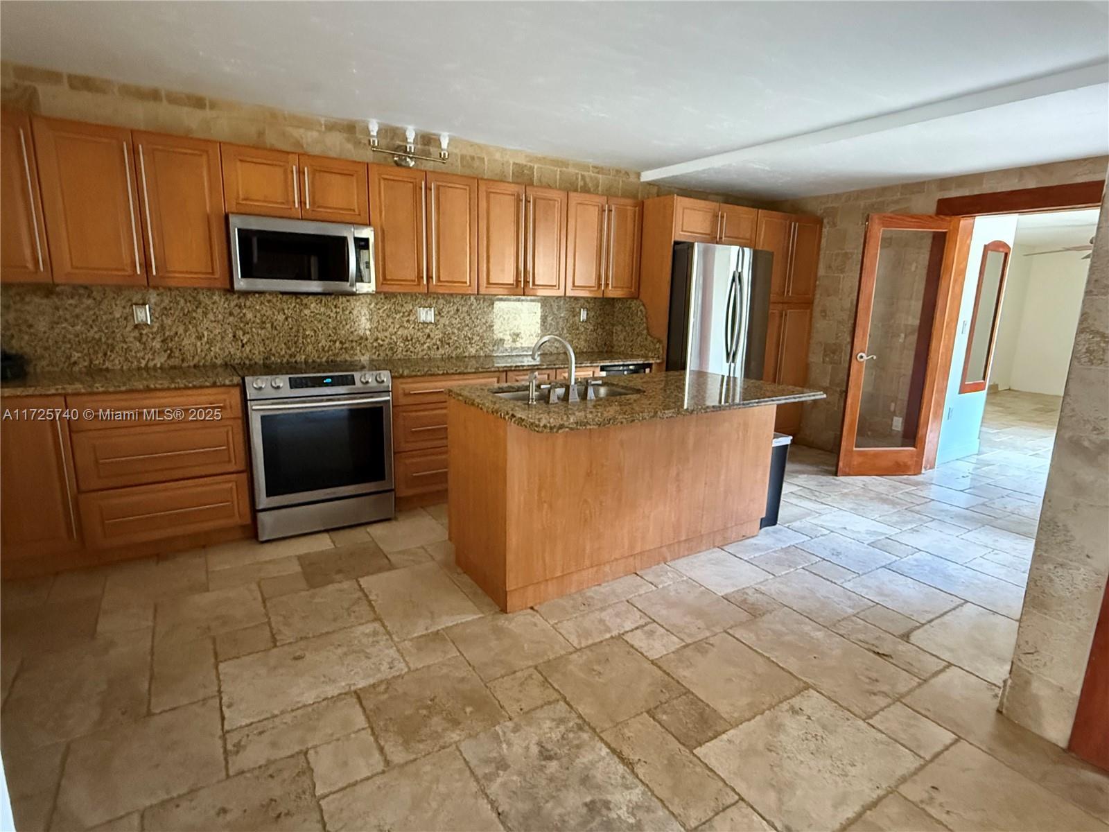 Picture of 20584 NE 6Th Ct # 20584, Miami, FL 33179
