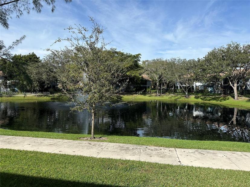 Picture of 2709 S Oakland Forest Dr # 104, Oakland Park FL 33309