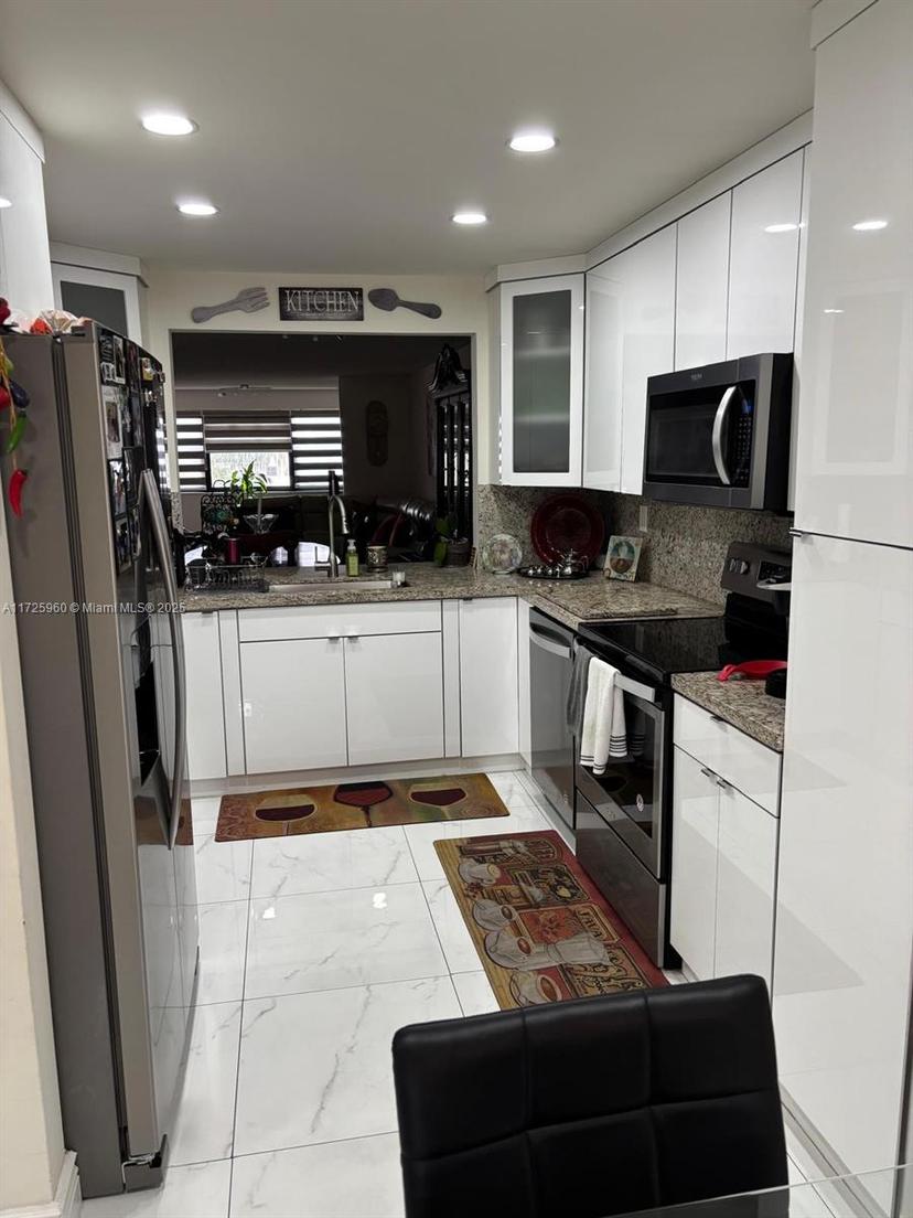 Picture of 2901 N Nob Hill Rd # 305, Sunrise FL 33322