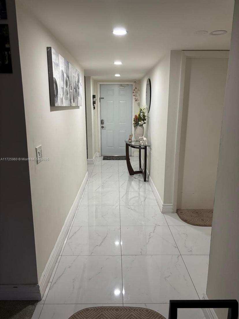 Picture of 2901 N Nob Hill Rd # 305, Sunrise FL 33322