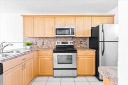 Picture of 110 Lake Emerald Dr # 403, Oakland Park, FL 33309