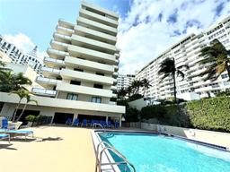 Picture of 1621 Collins Ave # 310, Miami Beach, FL 33139