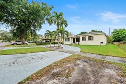 Picture of 249 Carlisle Dr, Miami Springs, FL 33166