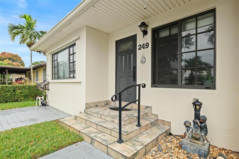Picture of 249 Carlisle Dr, Miami Springs FL 33166