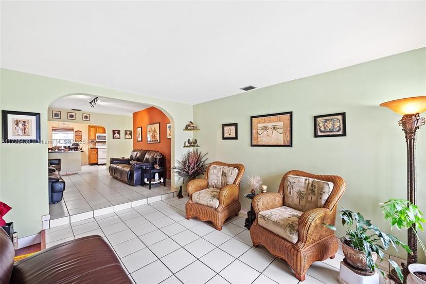 Picture of 249 Carlisle Dr, Miami Springs FL 33166