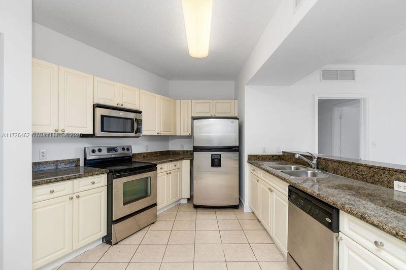Picture of 1 Glen Royal Pkwy # 801, Miami FL 33125