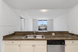 Picture of 1 Glen Royal Pkwy # 801, Miami, FL 33125