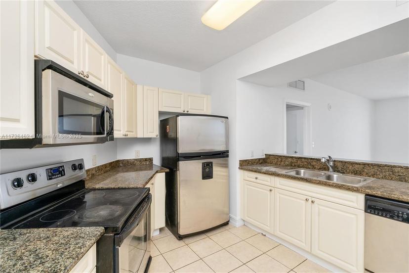 Picture of 1 Glen Royal Pkwy # 801, Miami FL 33125