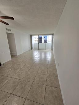 Picture of 816 NW 87Th Ave # 406, Miami, FL 33172