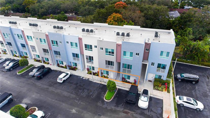 Picture of 2555 NE 193Rd St # 2102, Miami FL 33180