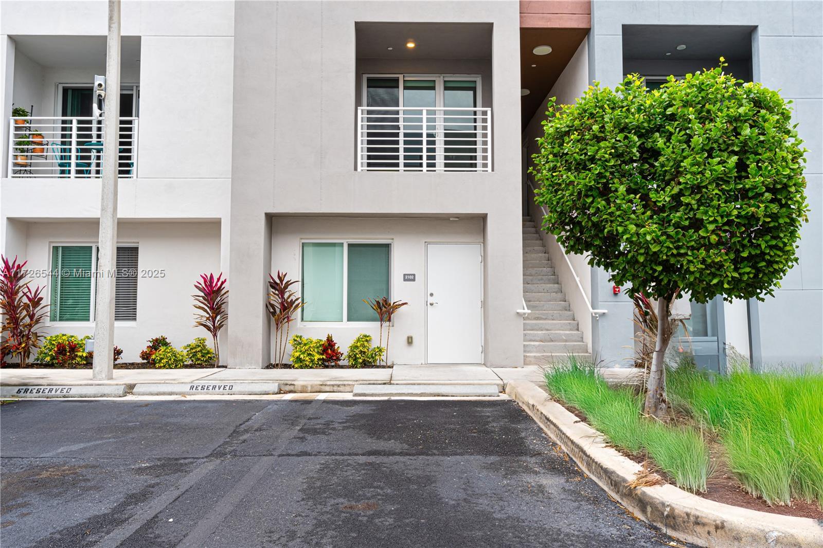 Picture of 2555 NE 193Rd St # 2102, Miami, FL 33180