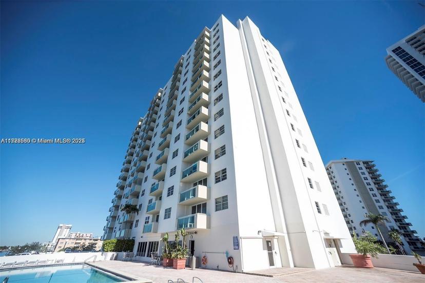 Picture of 3000 S Ocean Dr # 502, Hollywood FL 33019