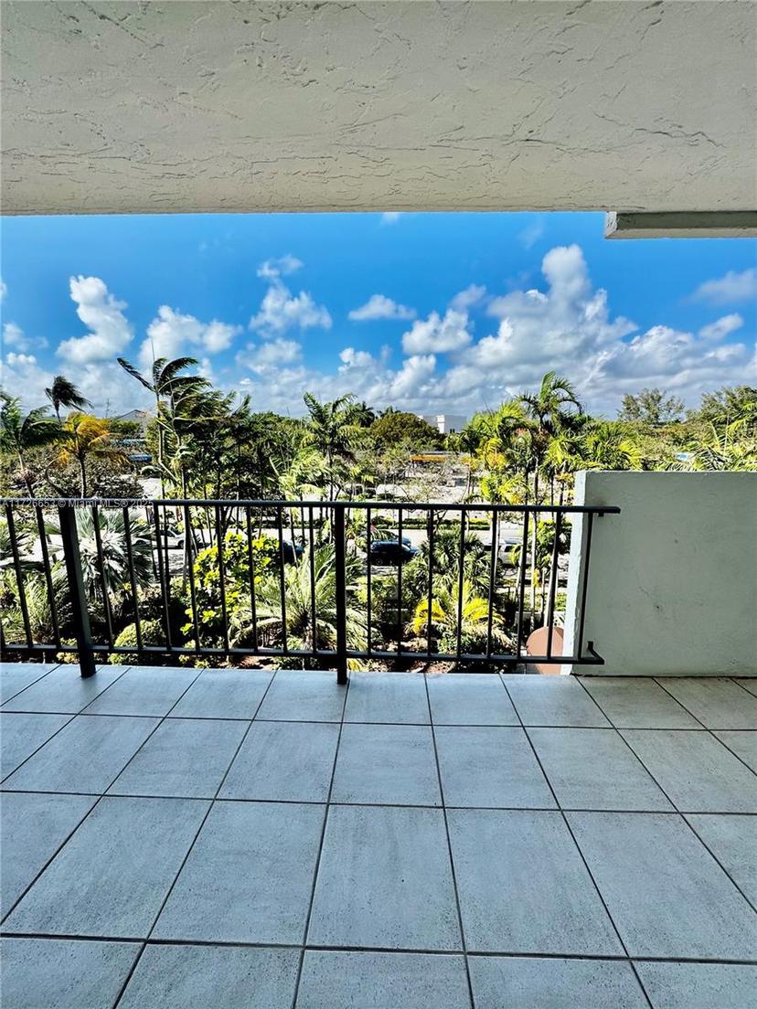 Picture of 77 Crandon Blvd # 4C, Key Biscayne FL 33149