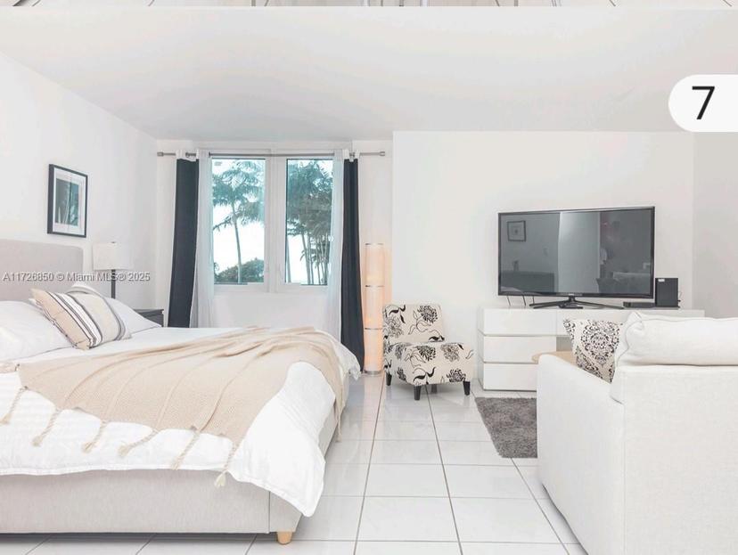 Picture of 2301 Collins Ave # 423, Miami Beach FL 33139