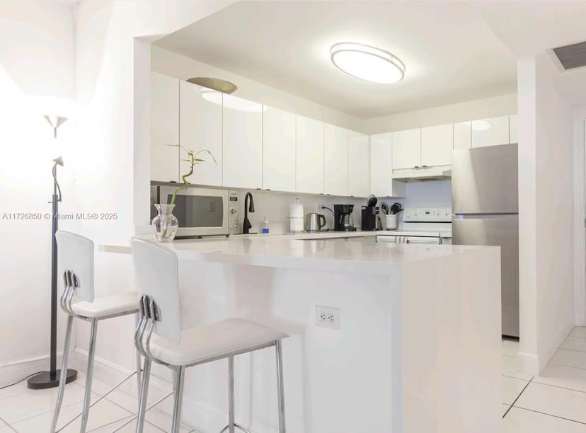 Picture of 2301 Collins Ave # 423, Miami Beach FL 33139