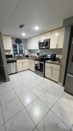 Picture of 1056 W 44Th Ter # 49, Hialeah, FL 33012