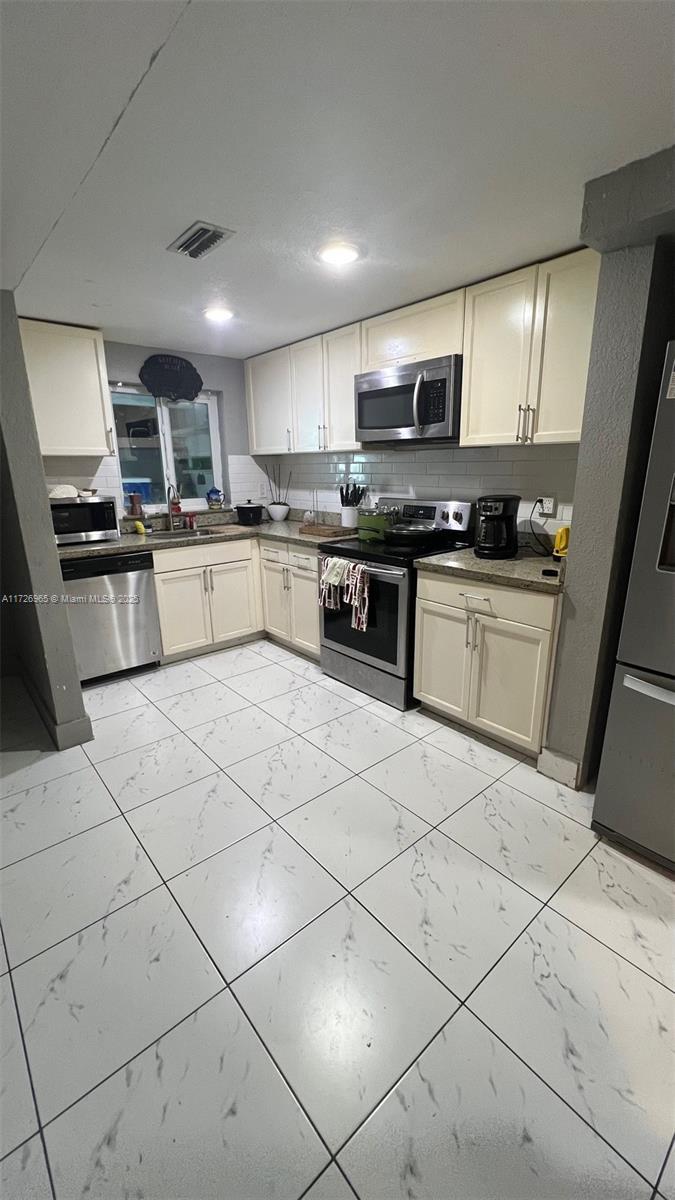Picture of 1056 W 44Th Ter # 49, Hialeah FL 33012