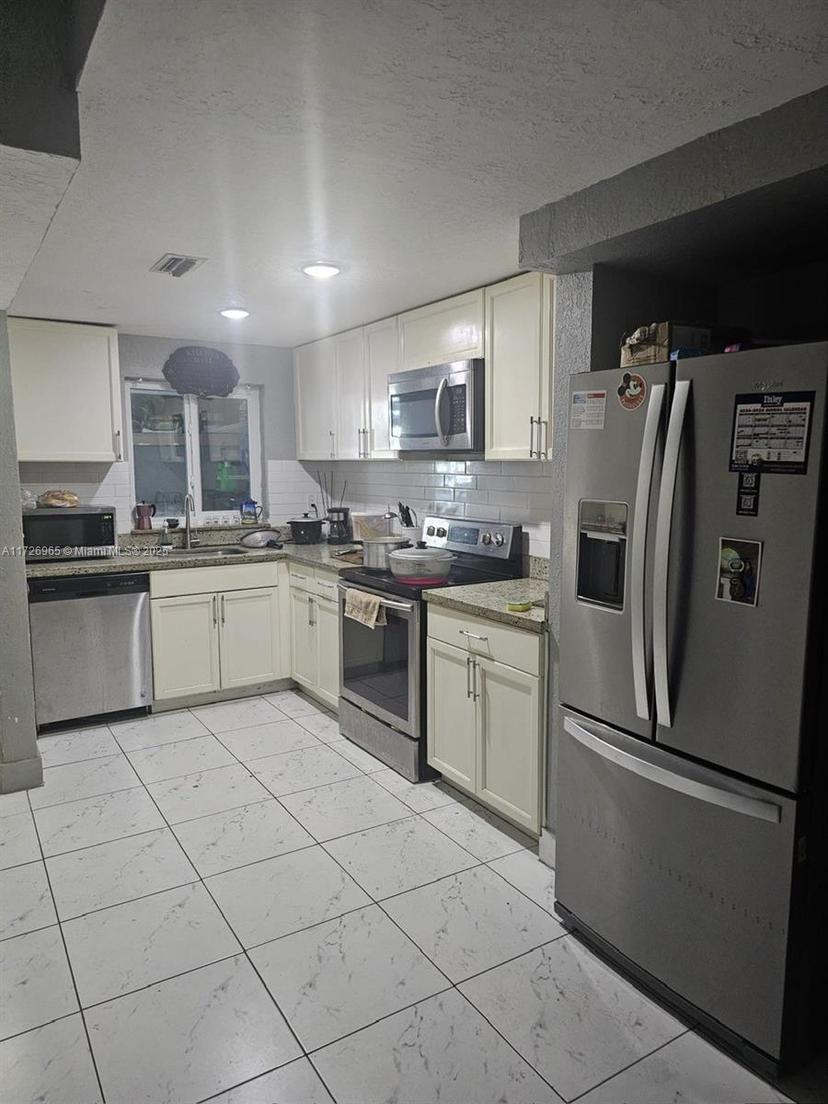 Picture of 1056 W 44Th Ter # 49, Hialeah FL 33012