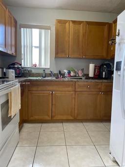 Picture of 6600 W 2Nd Ct # B21, Hialeah, FL 33012