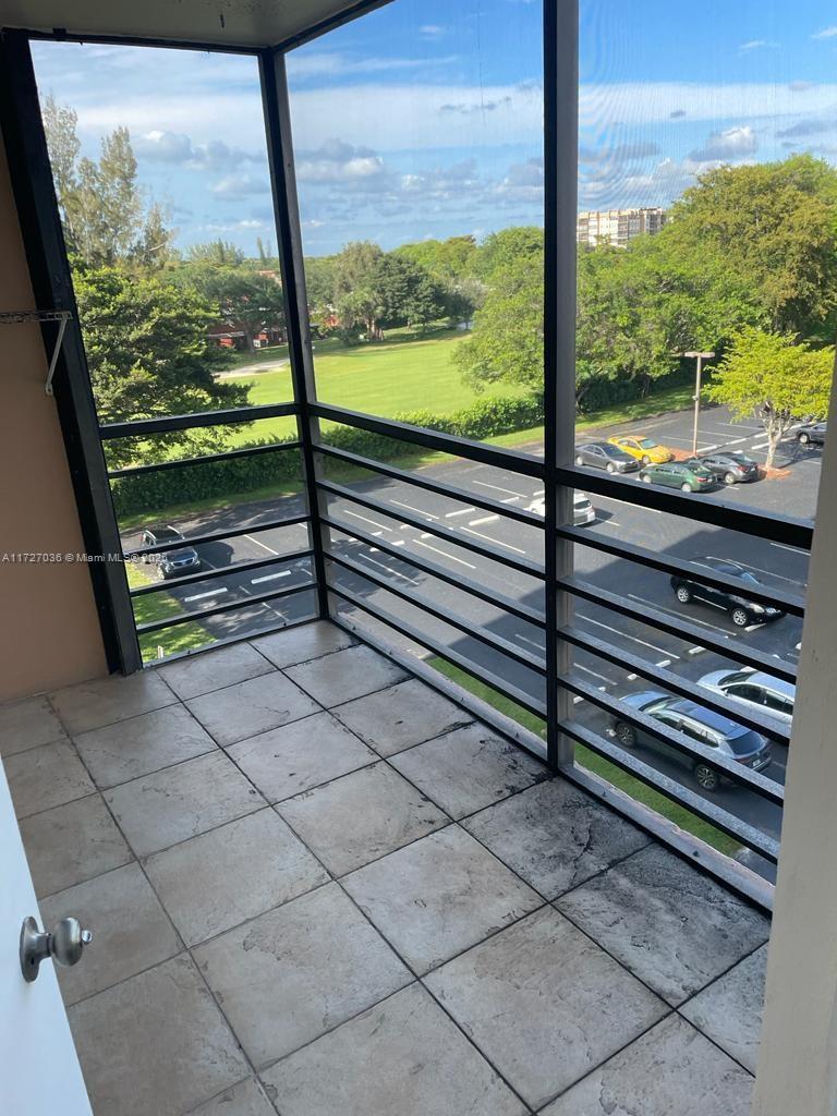 Picture of 900 Saint Charles Pl # 513, Pembroke Pines FL 33026