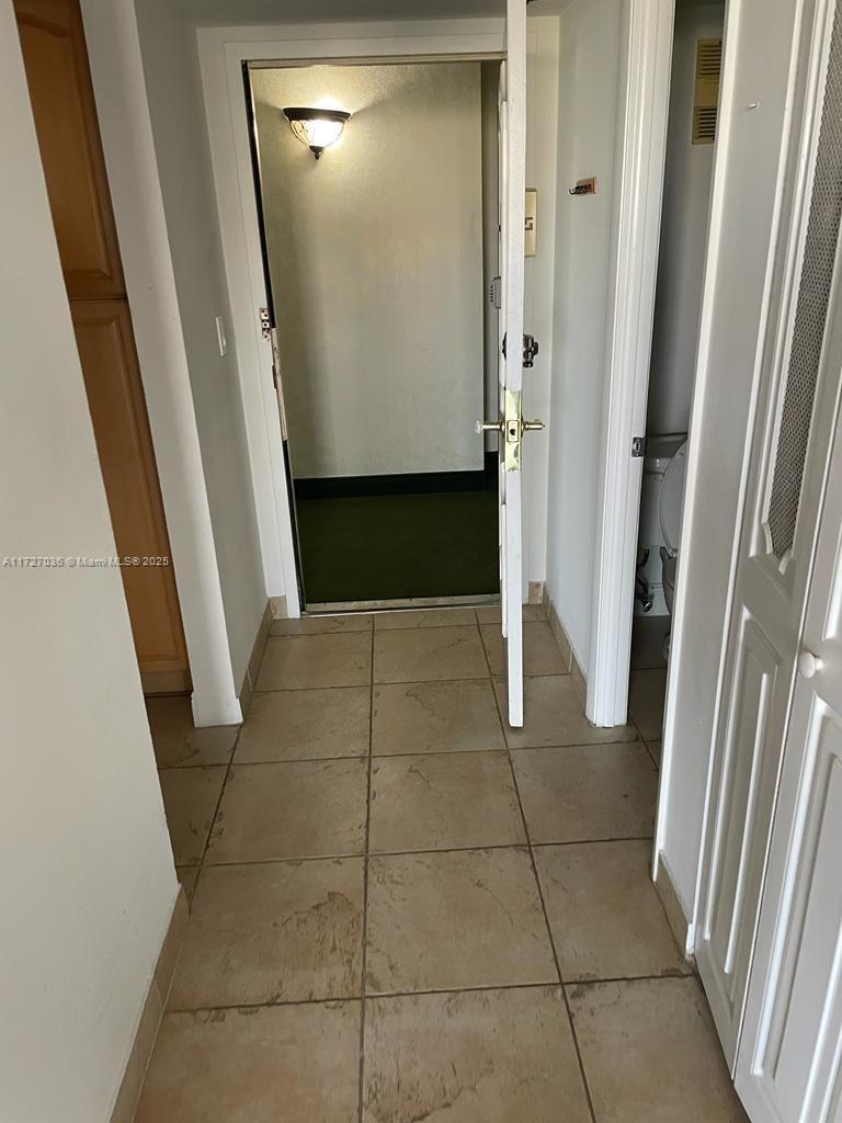 Picture of 900 Saint Charles Pl # 513, Pembroke Pines FL 33026