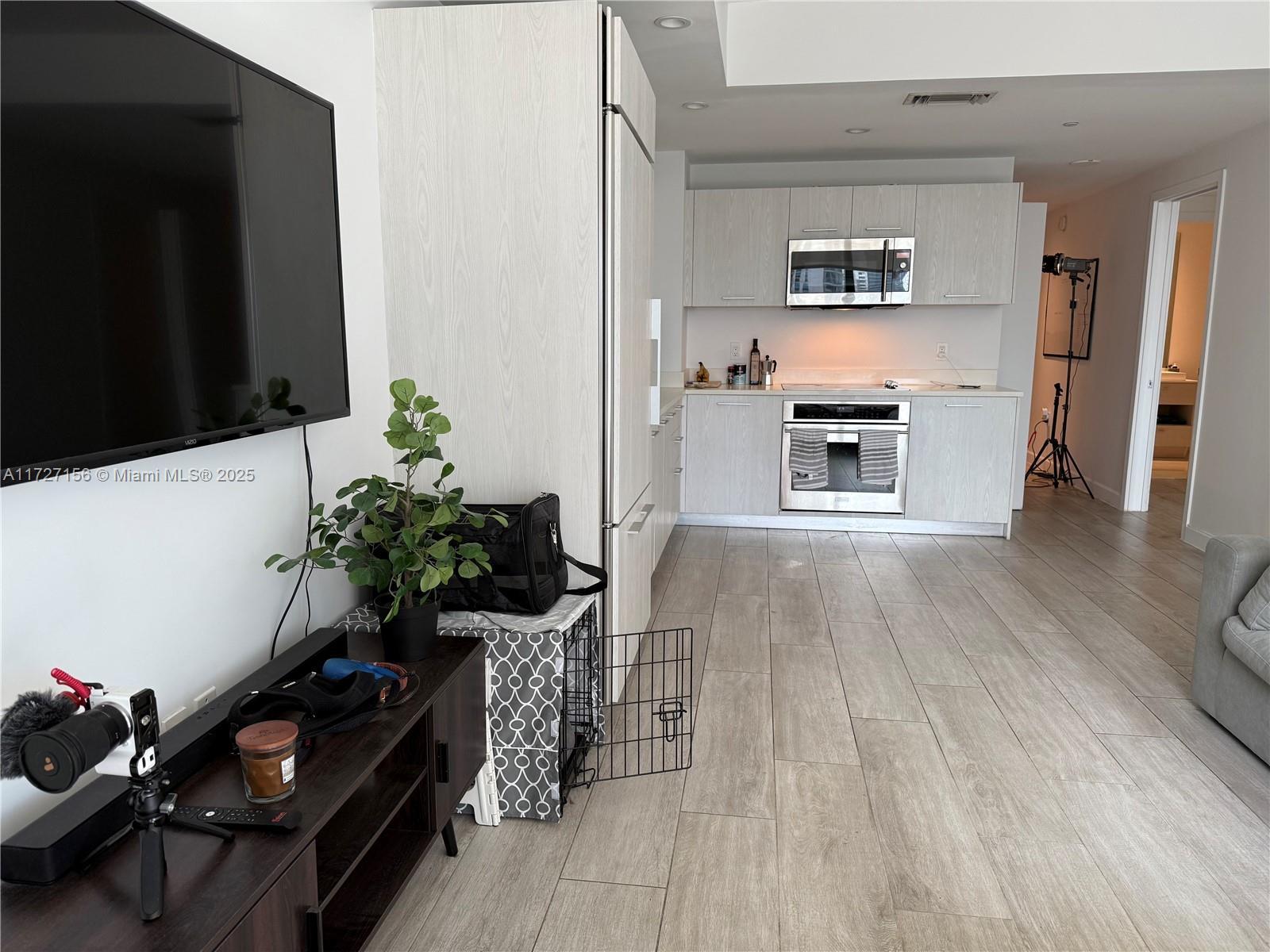 Picture of 45 SW 9Th St # 1004, Miami, FL 33130
