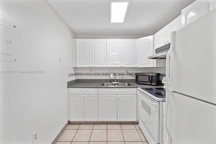 Picture of 4675 W 18Th Ct # 204, Hialeah FL 33012