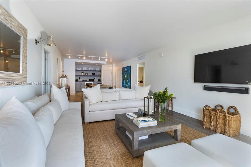 Picture of 90 Edgewater Dr # 314, Coral Gables FL 33133