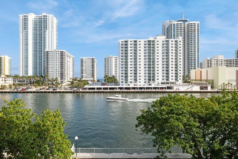 Picture of 800 Parkview Dr # 421, Hallandale Beach FL 33009