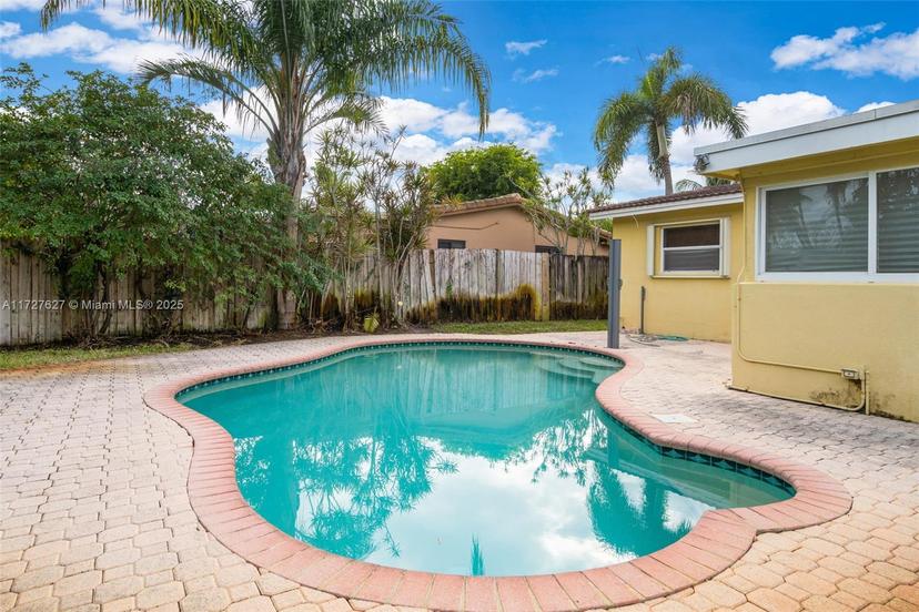 Picture of 4330 NE 13Th Ave, Oakland Park FL 33334
