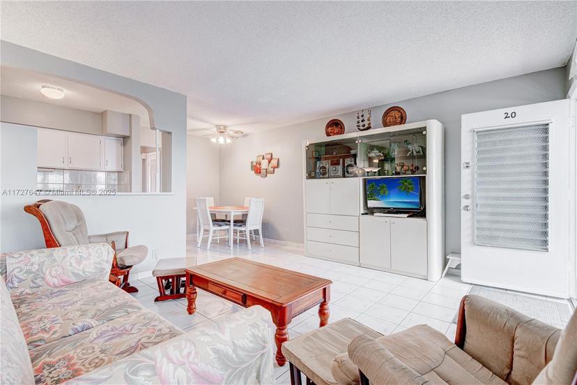Picture of 800 SW 10Th Ter # 20T, Hallandale Beach FL 33009