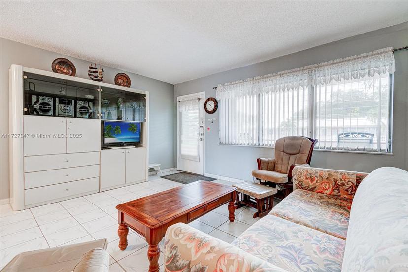 Picture of 800 SW 10Th Ter # 20T, Hallandale Beach FL 33009